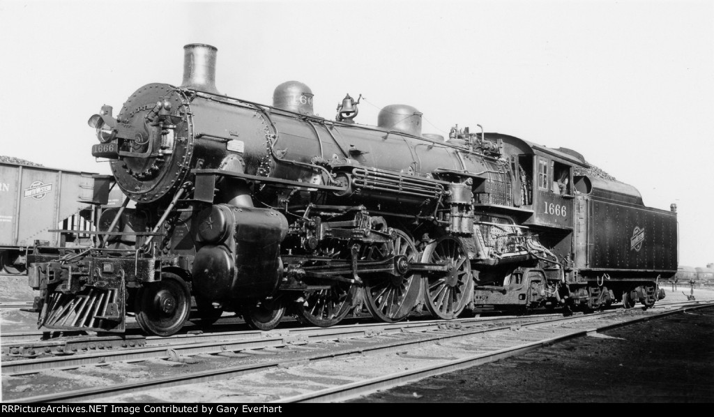 CNW 4-6-2 #1666 - Chicago & North Western